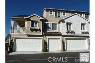 Building Photo - 15894 Fountain Ln