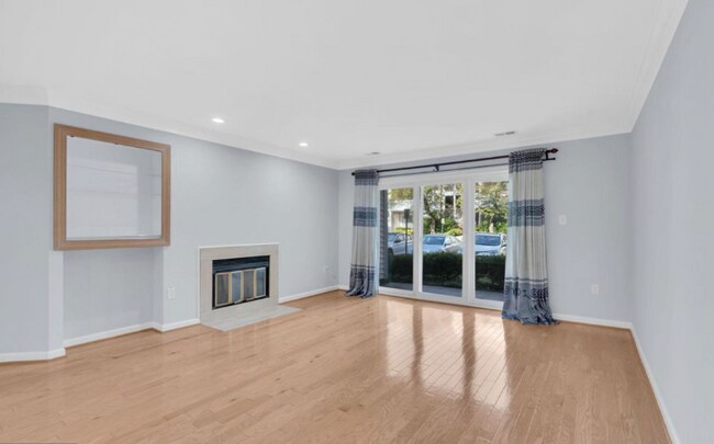 Building Photo - 7702 Lafayette Forest Dr