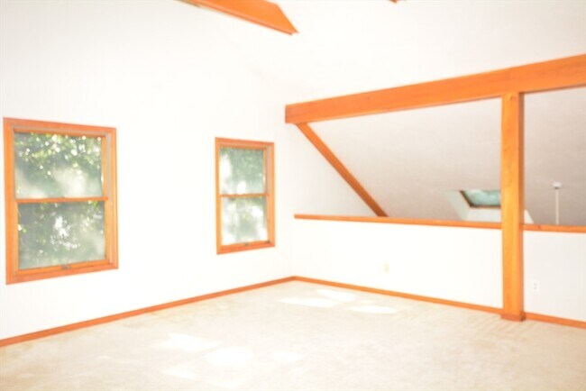 Building Photo - 280 Lakewood Dr