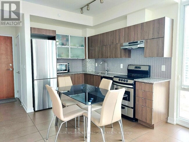 Building Photo - 170 Fort York Blvd