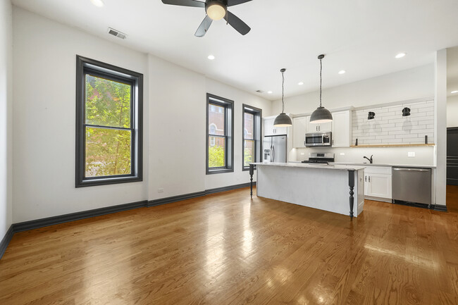 Building Photo - 1726 S Racine Ave