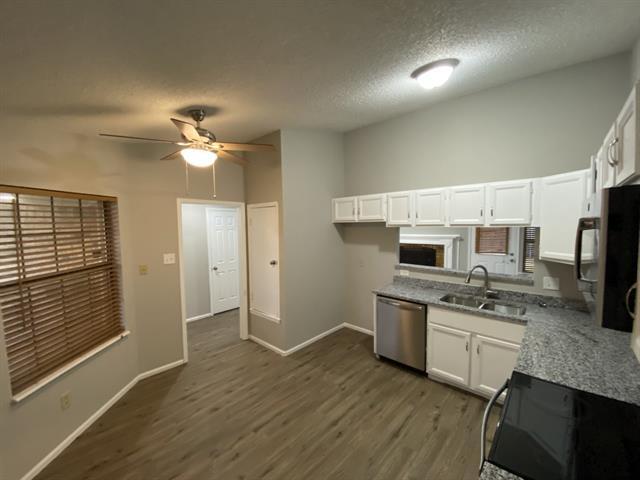 Building Photo - 1105 Montclair Dr