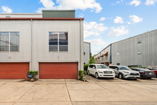 Foto del edificio - 6908 Yellowstone Way Dr