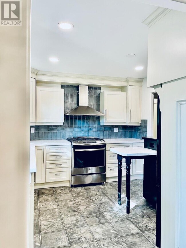 Building Photo - 6 Beechcroft Cir