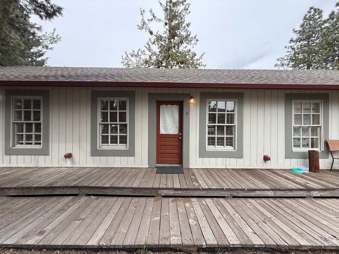 Primary Photo - CHARMING 1 BEDROOM, 1 BATH APARTMENT LOCAT...