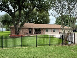 Building Photo - 9326 Kostelnik St