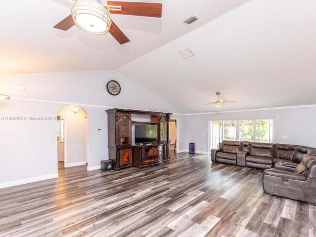 Building Photo - 9939 Majestic Way