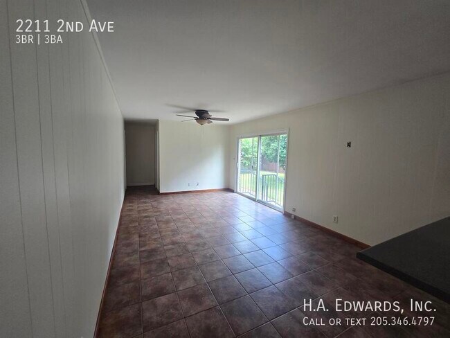 Foto del edificio - 2211 2nd Ave