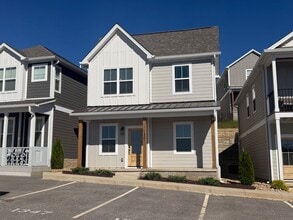 Building Photo - 1347 Belfair St