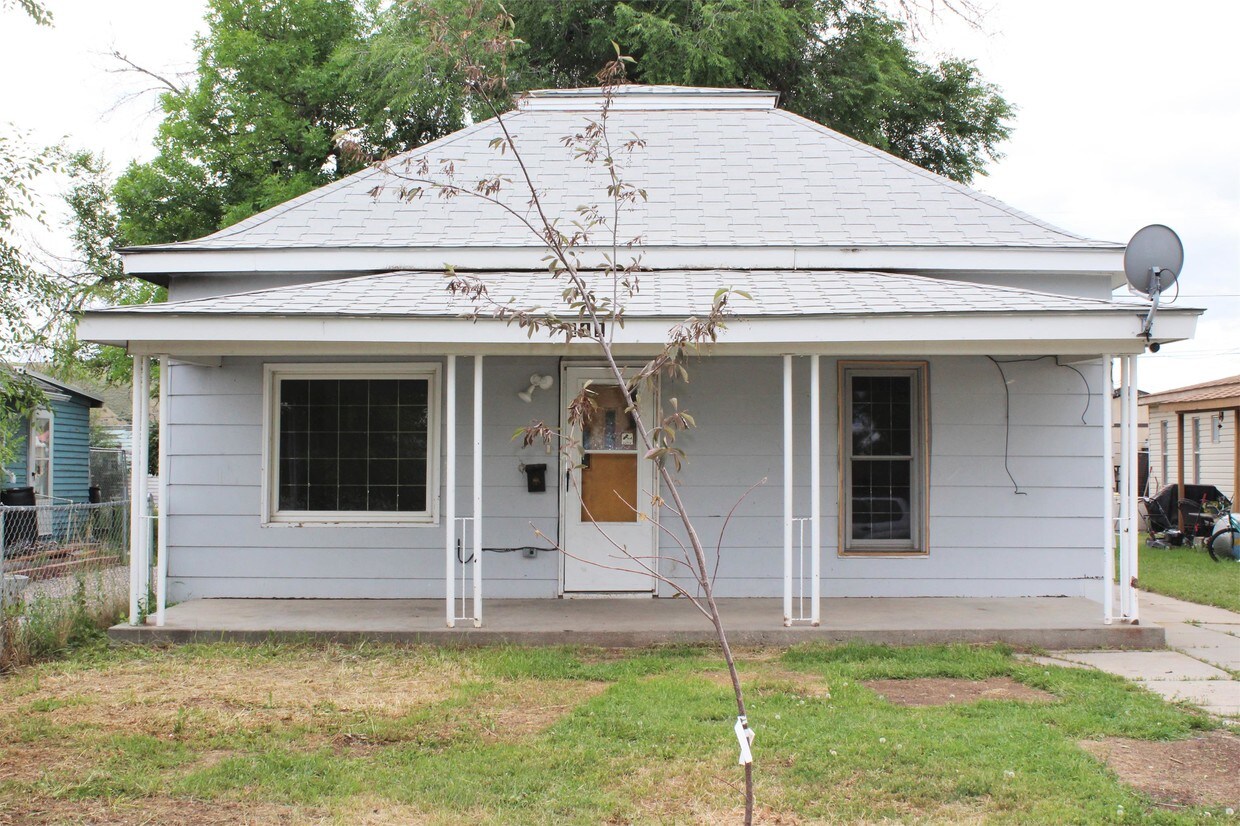 411 Clark St, Thermopolis, WY 82443 House for Rent in Thermopolis, WY