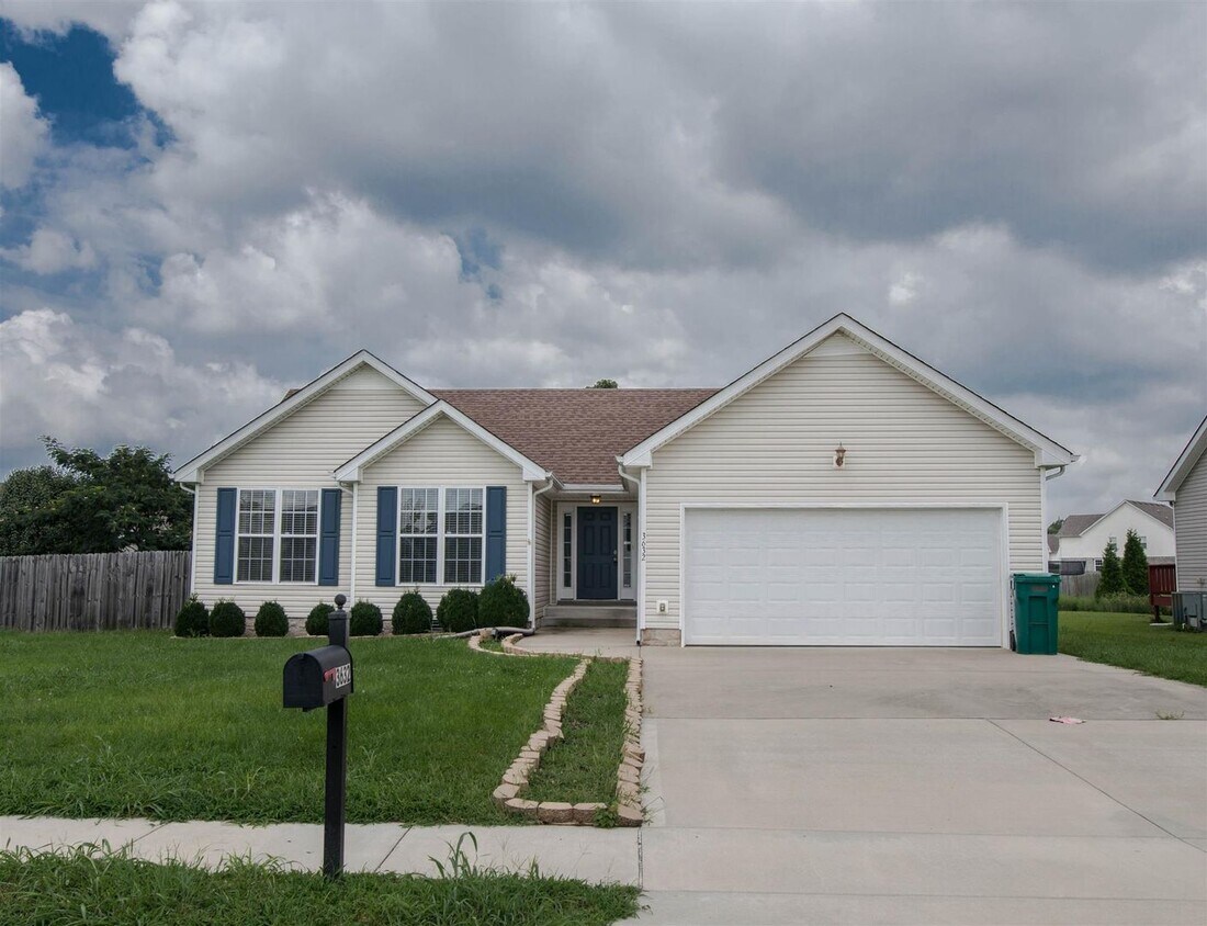 Foto principal - Pet Friendly Three Bedroom!