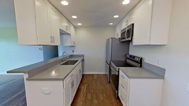 Building Photo - 21941 Rimhurst Dr