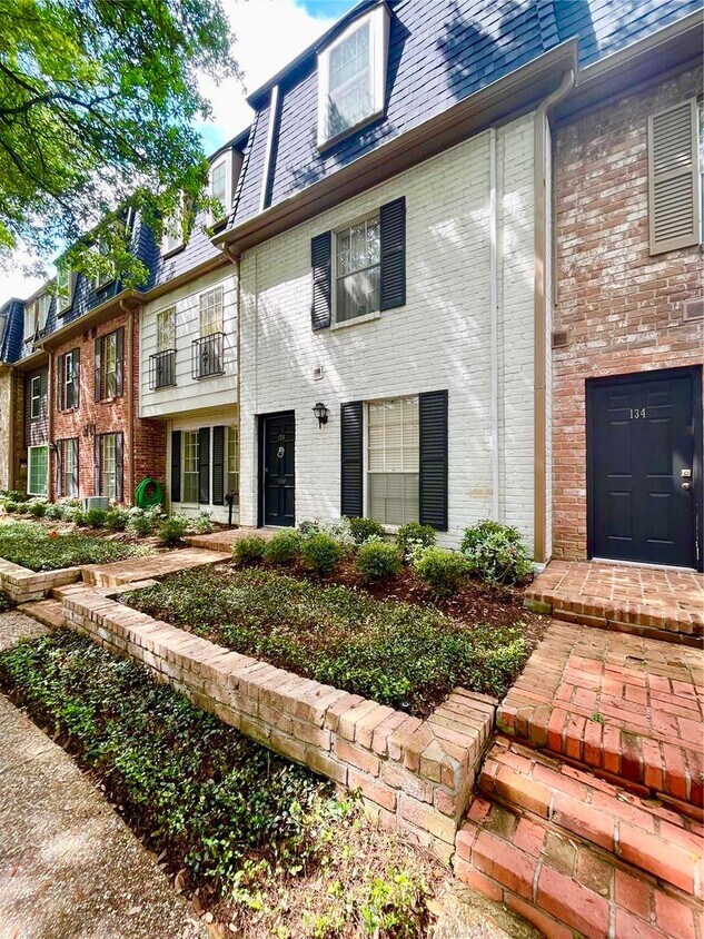 Primary Photo - Charming one story Condo in Post Oak