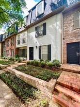 Building Photo - 361 N Post Oak Ln