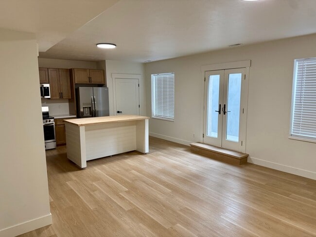 Photo - 11282 Alpine Creek Way (South Jordan, UT) Apartment
