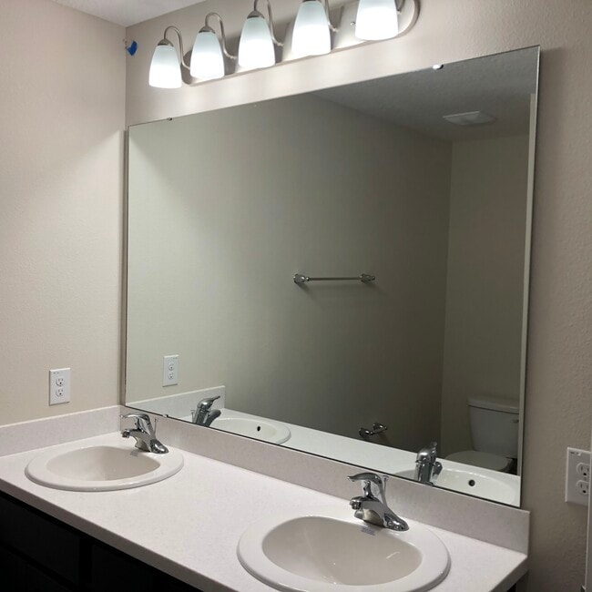 Foto del edificio - 5815 Oleander Dr