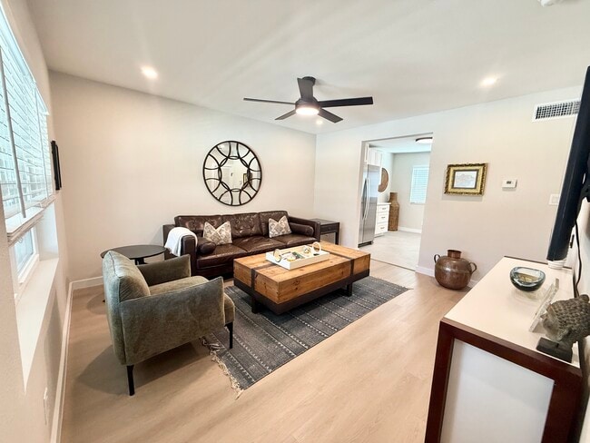 Building Photo - 201 S Mitchell St