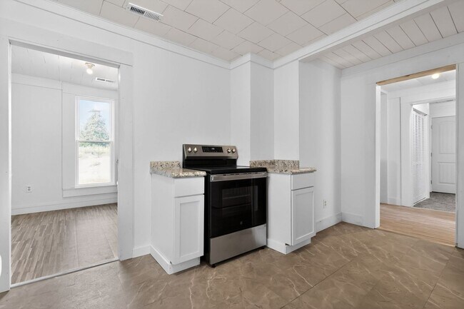 Foto del edificio - 992 N Maple St