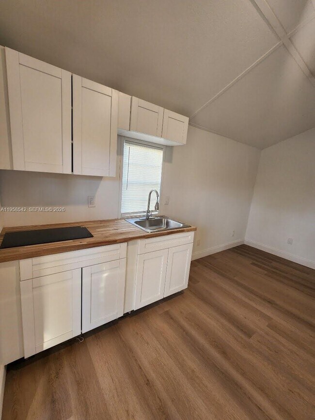 Building Photo - 4222 Hibiscus Cir