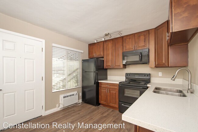 Building Photo - 1 br, 1 bath Apartment - 3675-3773 King St...