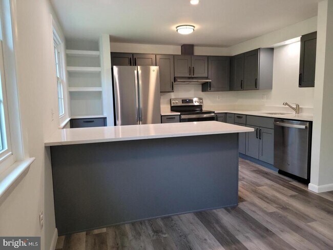 Foto del edificio - 6220 Hillside Rd