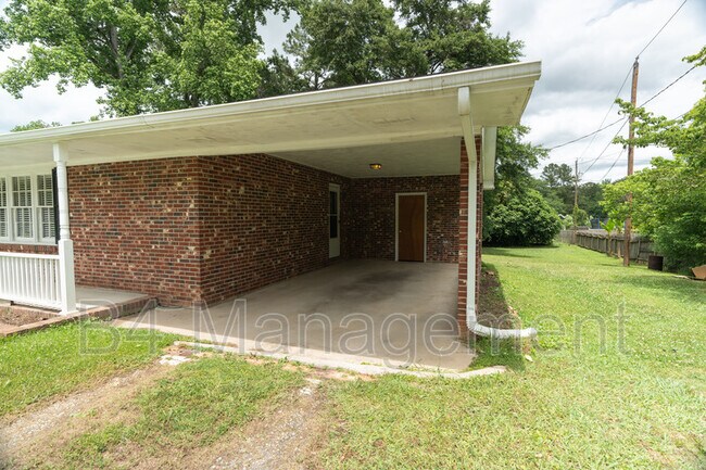 Building Photo - 219 Anita Dr