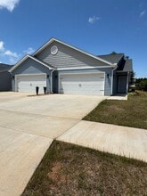 Building Photo - 135 Brawley Villas Pl