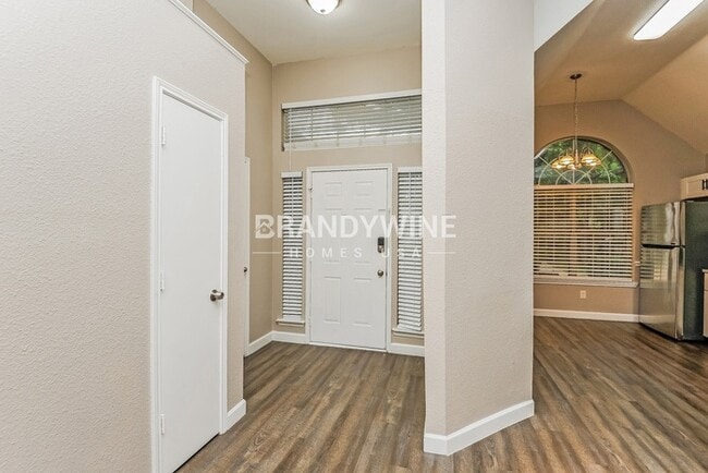 Building Photo - 737 Lionel Way