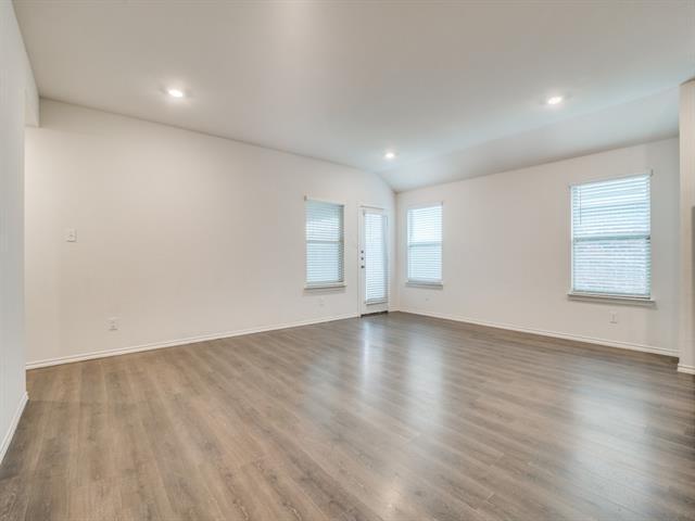 Foto del edificio - 1001 Whispering Oak Dr