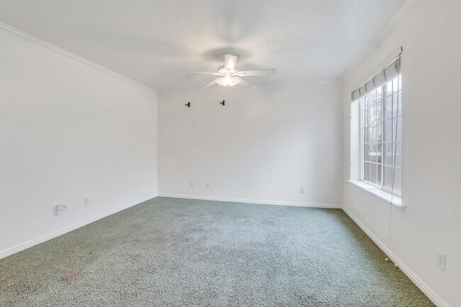 Building Photo - 419 N 500 E