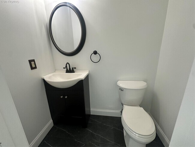 Foto del edificio - 276 Temple Hill Rd