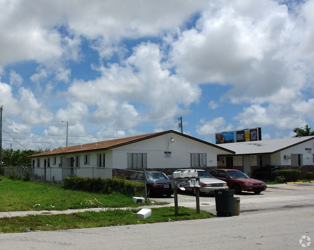 Foto principal - 5533 SW 18th St