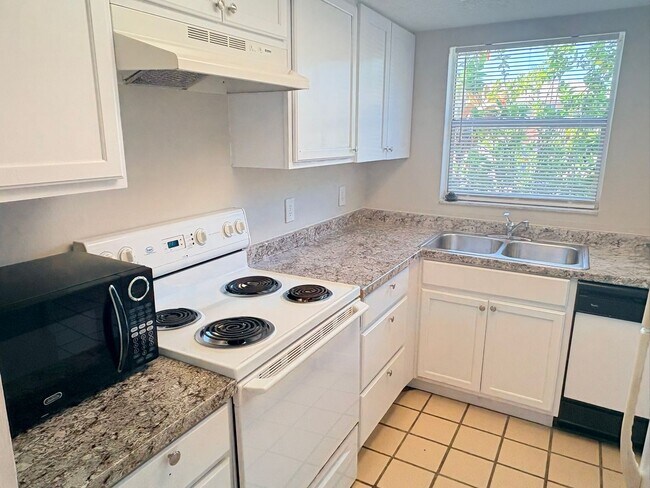 Foto del edificio - 2/1.5 Townhome for Rent in Cape Coral
