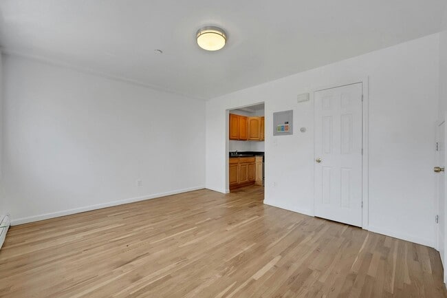 Building Photo - 3313 Rombouts Ave
