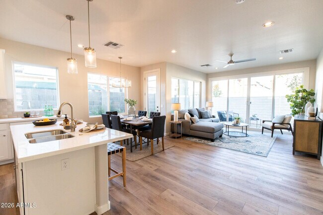 Foto del edificio - 3726 E Flower St