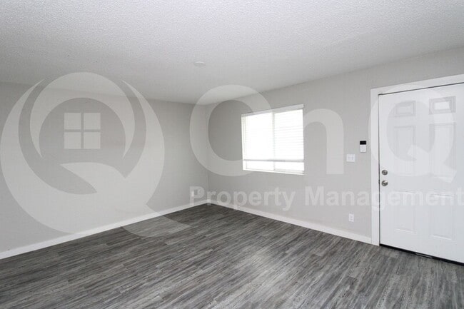 Building Photo - 2210 W Devonshire Ave