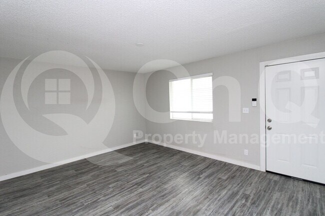 Foto del edificio - 2210 W Devonshire Ave