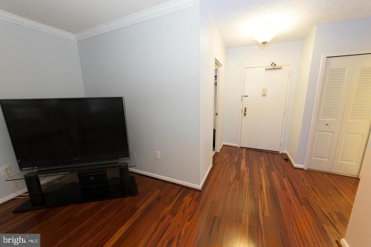 Primary Photo - 3701 S George Mason Dr