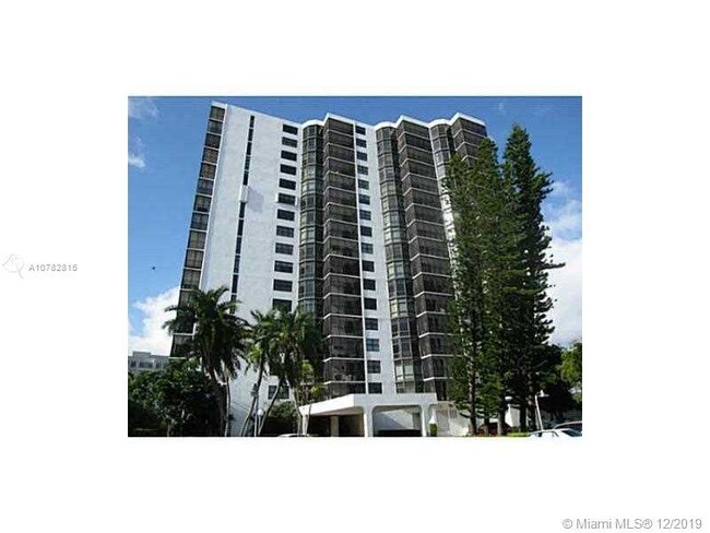 Building Photo - 20100 W Country Club Dr