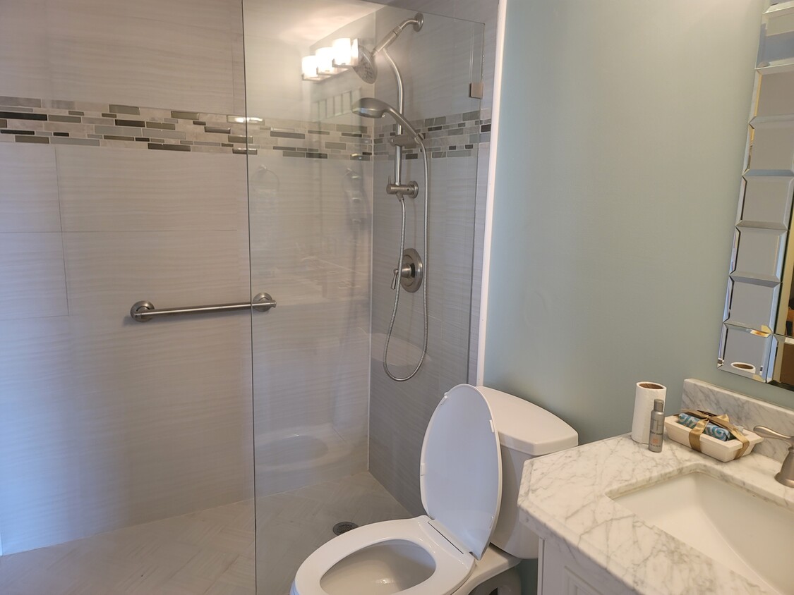 Building Photo - 5773 La Paseos Dr