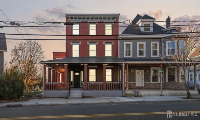 Building Photo - 786 S Main St