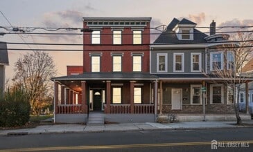 Building Photo - 786 S Main St