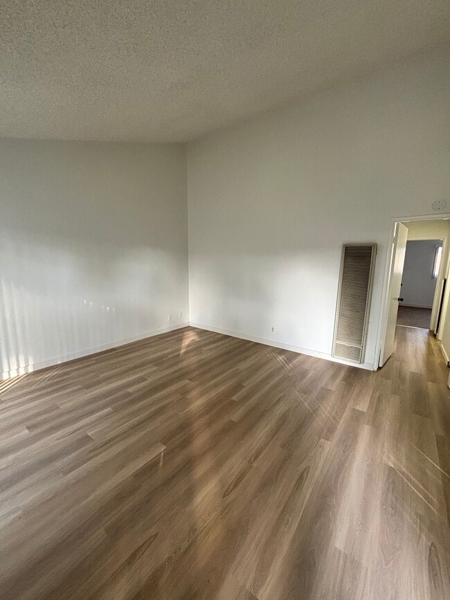 Building Photo - WOODCREST APARTMENTS