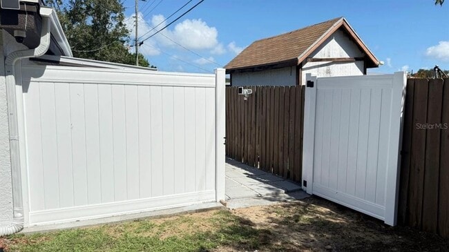 Building Photo - 1760 Tee Dee Ln