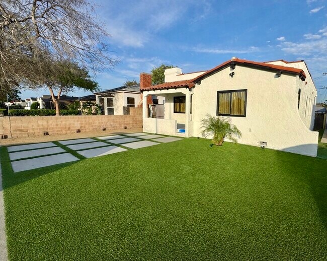 Frente exterior - 6556 3rd Ave