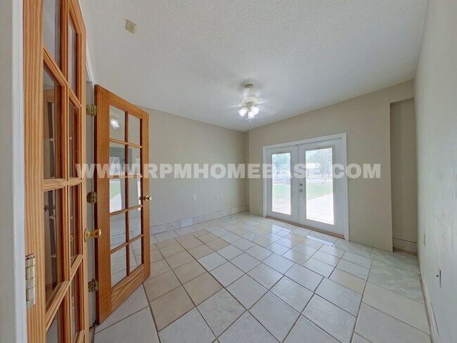 Building Photo - Charming & Updated 3BR/2BA plus Flex Room with Massive Privacy-Fenced Backyard