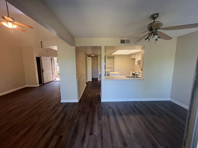 Foto del edificio - Home for Rent in West Sacramento's Touchst...