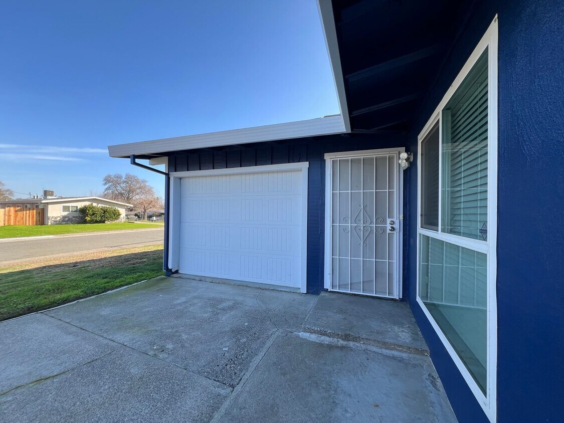 Primary Photo - 1/2 Off 1 Months Rent*