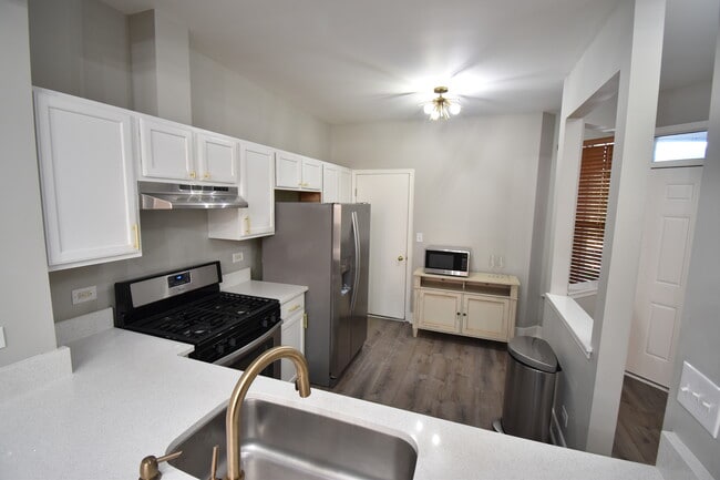 Building Photo - 5618 Elizabeth Pl