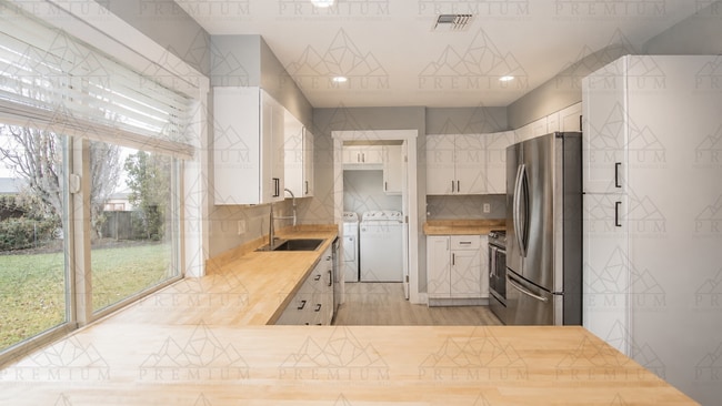 Building Photo - Renovated 3 bed 2 bath coming soon!
